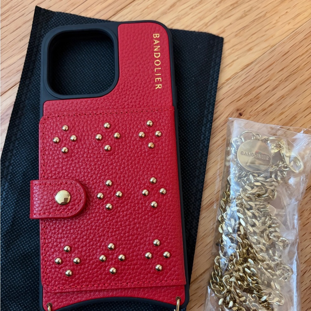 Bandolier Mona Studded MagSafe True Red/Gold iPhone 15 pro max